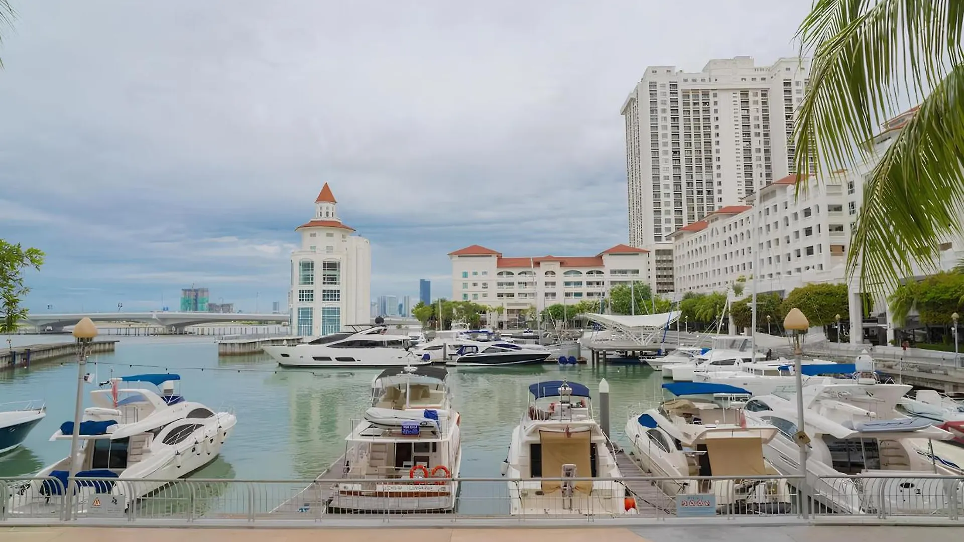 Straits Quay Suite L Your Ideal Stay Straits Quay Tanjung Tokong 0*,  Malaysia